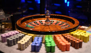 Nikmati Sensasi Bermain Casino Online dengan Dealer Langsung